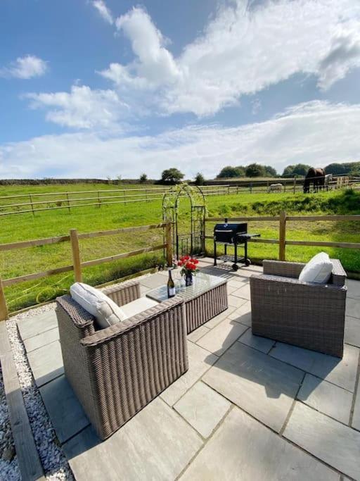 فيلا Luxury Detached Peak District Stone Barn - Dog Friendly Hazelwood المظهر الخارجي الصورة
